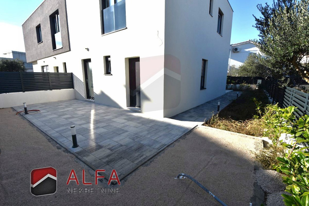 Hrvaška, Vodice, Srima, prodamo novo hišo dvojček, blizu morja