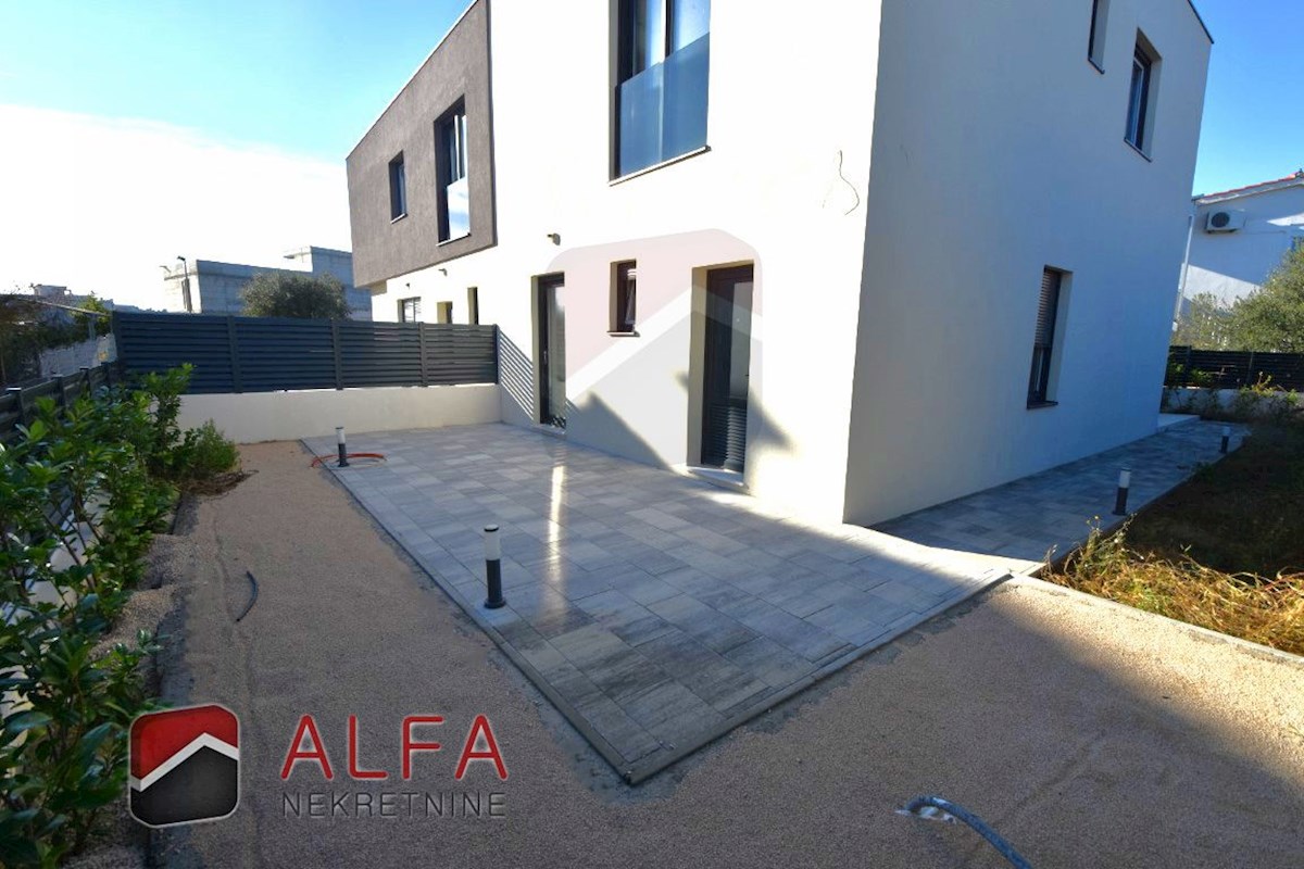 Hrvaška, Vodice, Srima, prodamo novo hišo dvojček, blizu morja