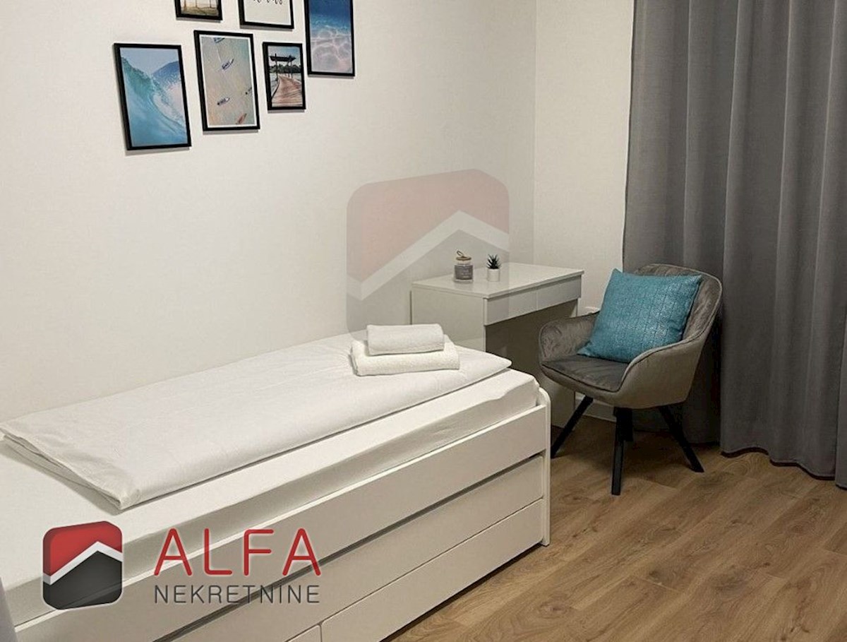 Hrvaška, Vodice – prodaja moderna novogradnja družinske hiše z bazenom