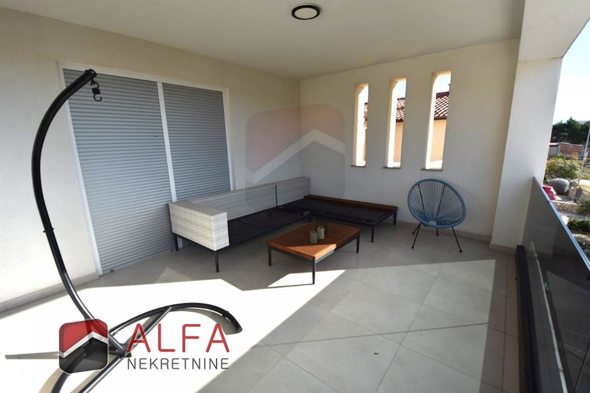 Hrvaška, Vodice – prodaja moderna novogradnja družinske hiše z bazenom