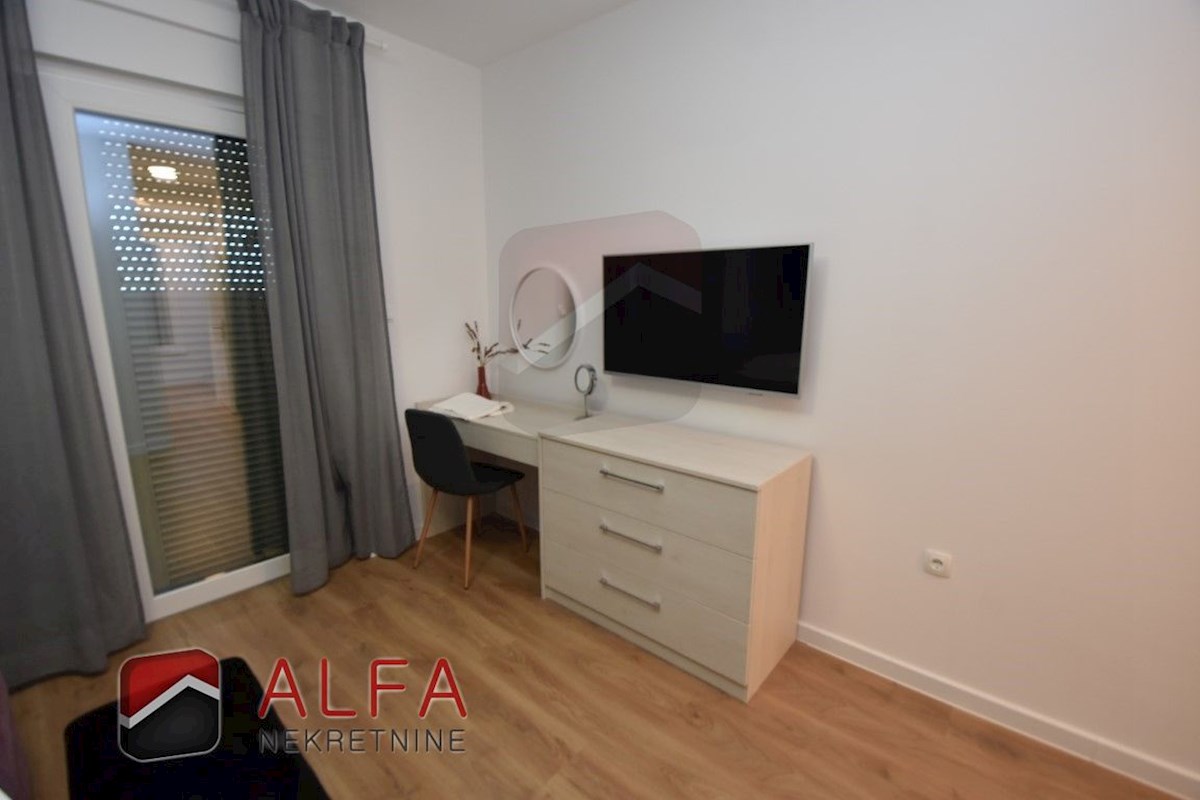 Hrvaška, Vodice – prodaja moderna novogradnja družinske hiše z bazenom