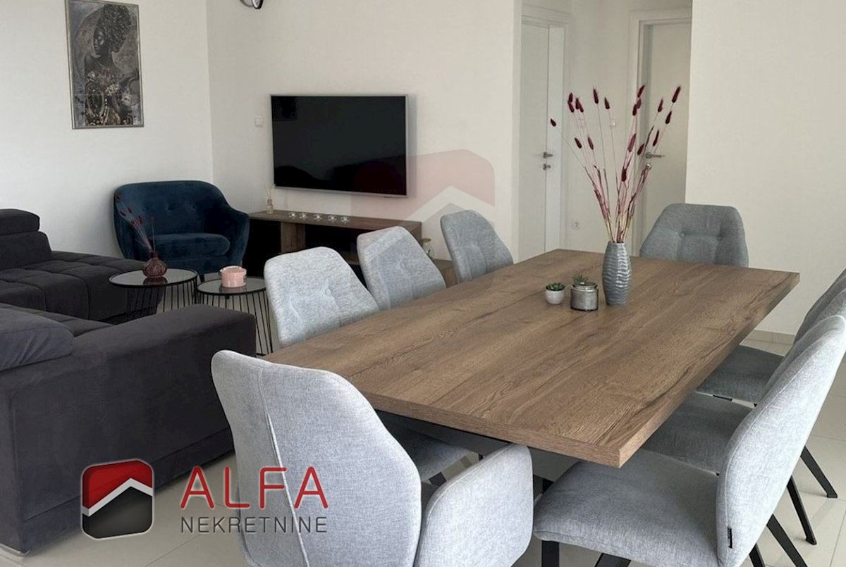 Hrvaška, Vodice – prodaja moderna novogradnja družinske hiše z bazenom