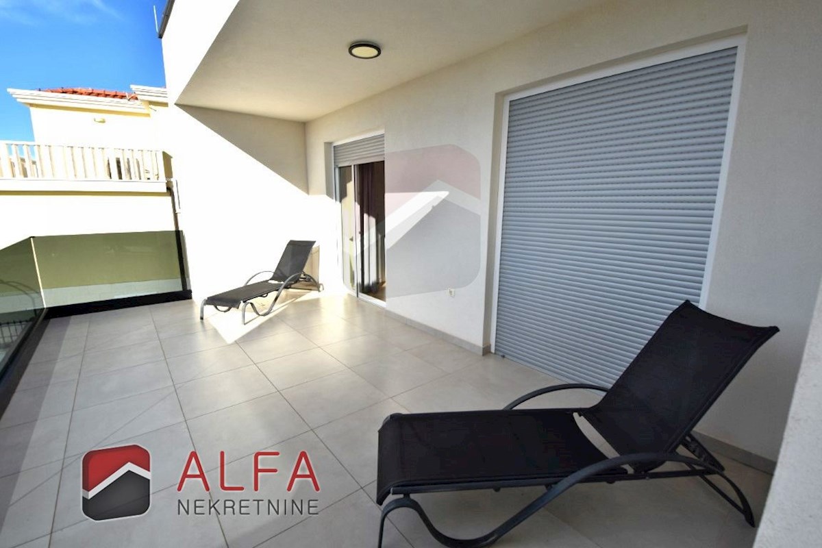 Hrvaška, Vodice – prodaja moderna novogradnja družinske hiše z bazenom