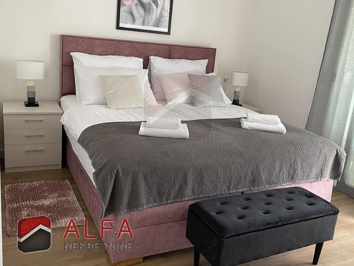 Hrvaška, Vodice – prodaja moderna novogradnja družinske hiše z bazenom