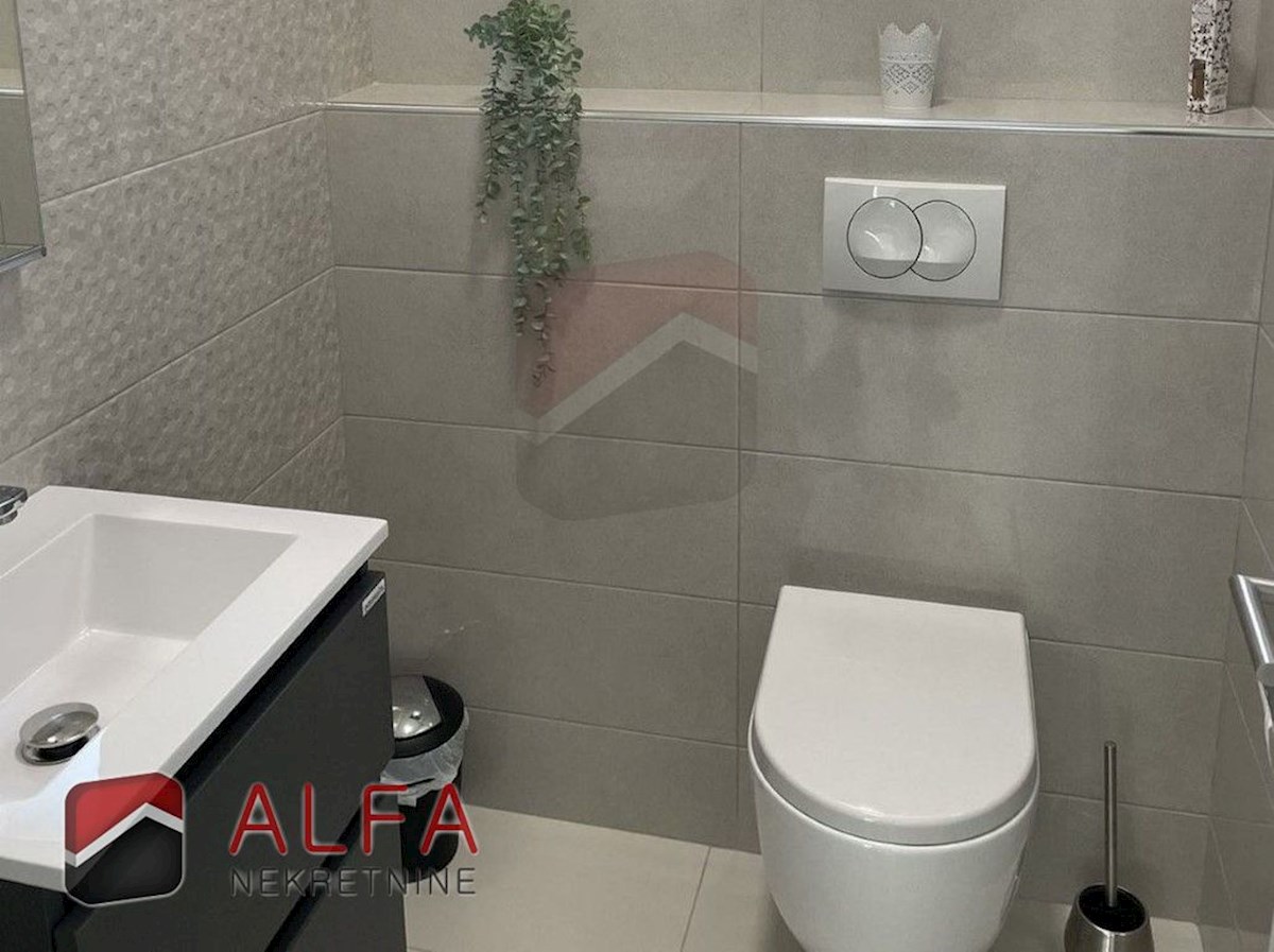 Hrvaška, Vodice – prodaja moderna novogradnja družinske hiše z bazenom