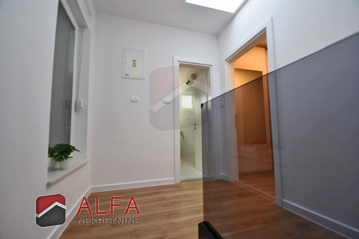 Hrvaška, Vodice – prodaja moderna novogradnja družinske hiše z bazenom