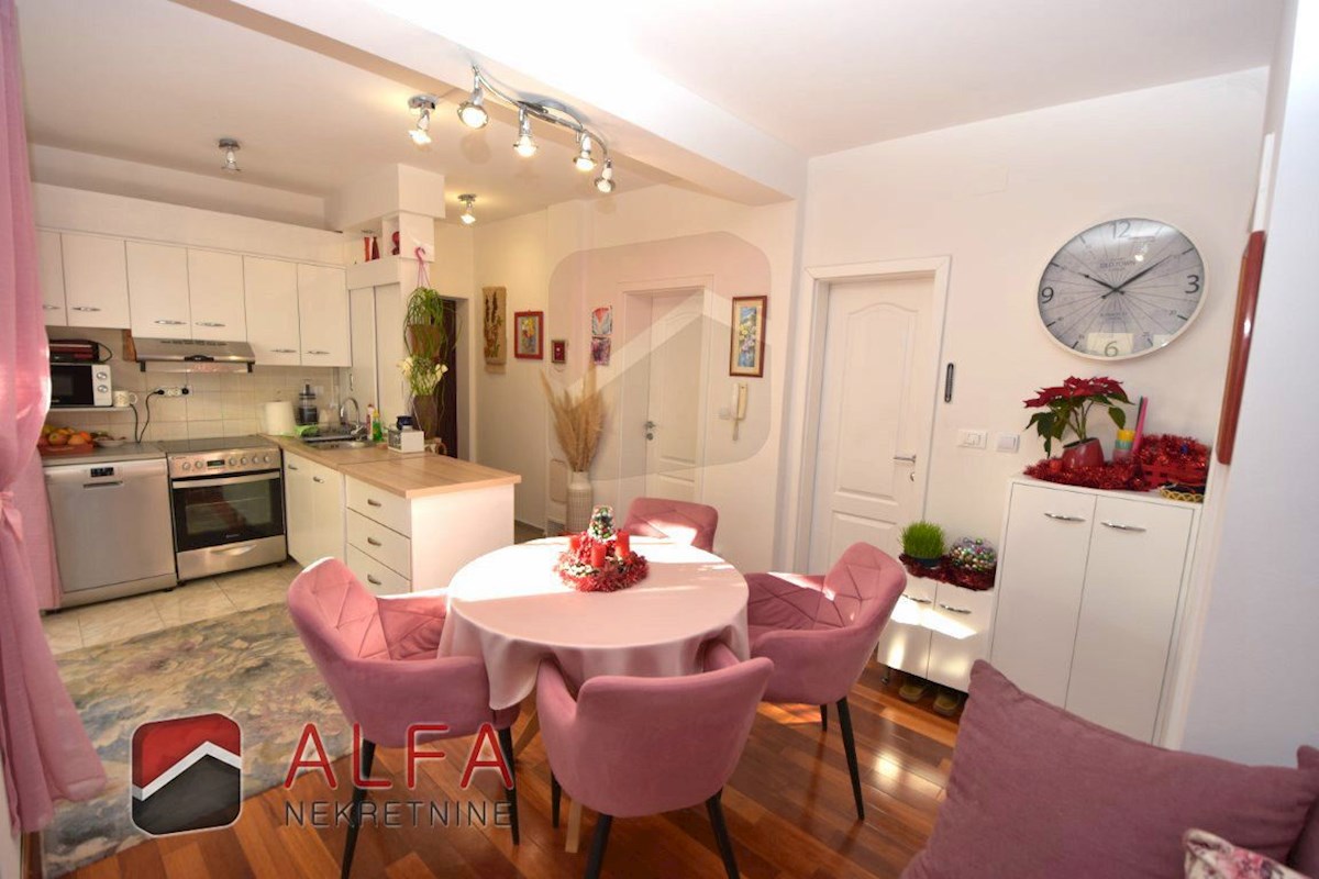 Hrvaška, Vodice – prodaja opremljeno stanovanje v pritličju