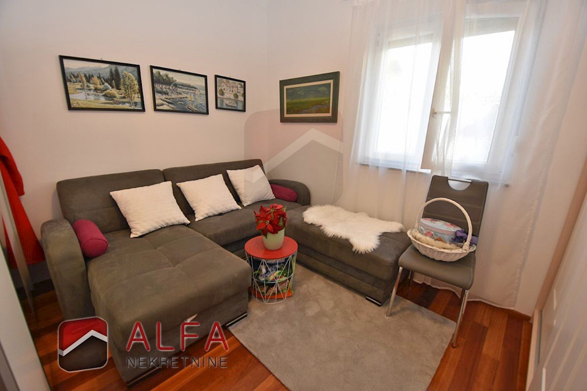 Hrvaška, Vodice – prodaja opremljeno stanovanje v pritličju