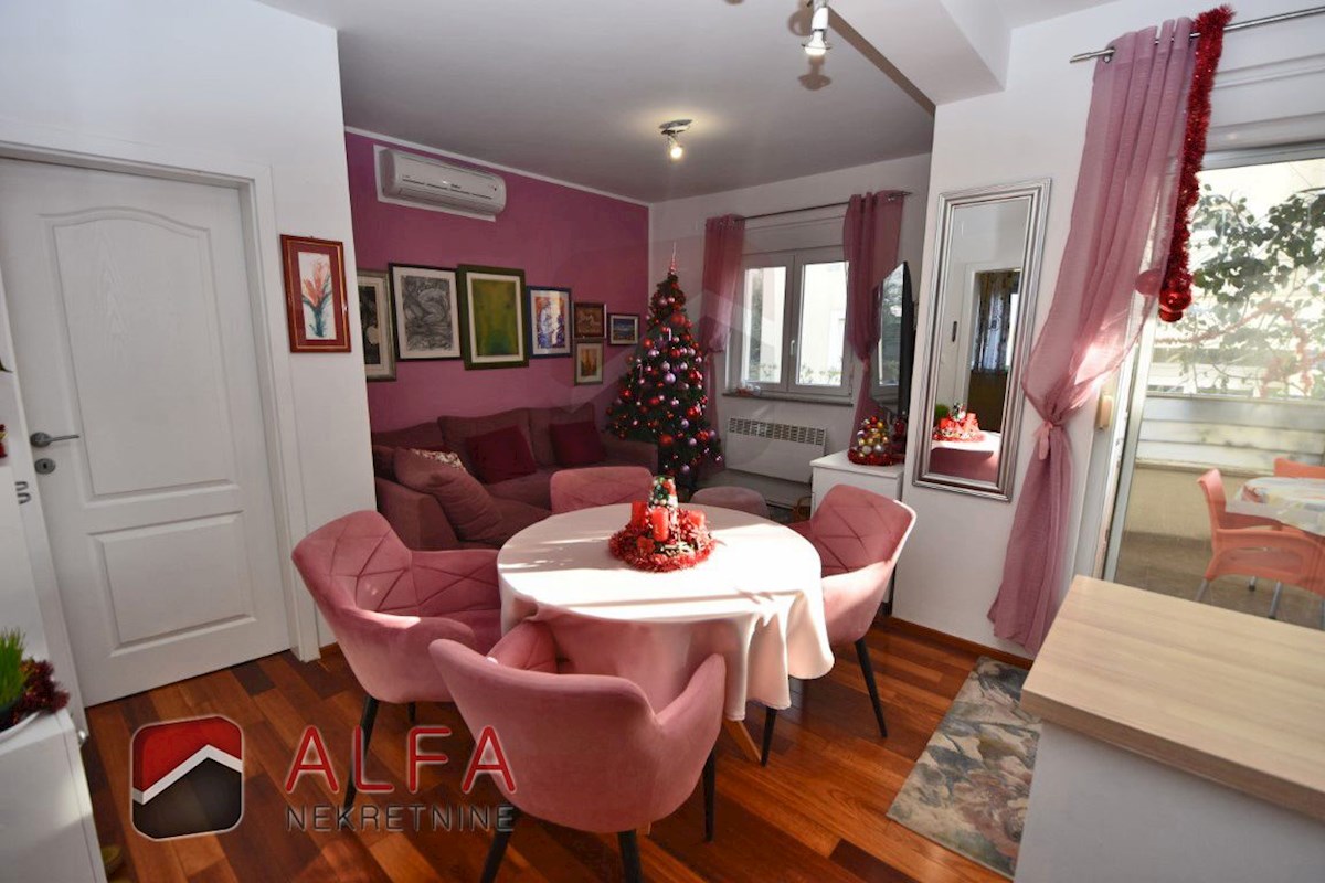 Hrvaška, Vodice – prodaja opremljeno stanovanje v pritličju