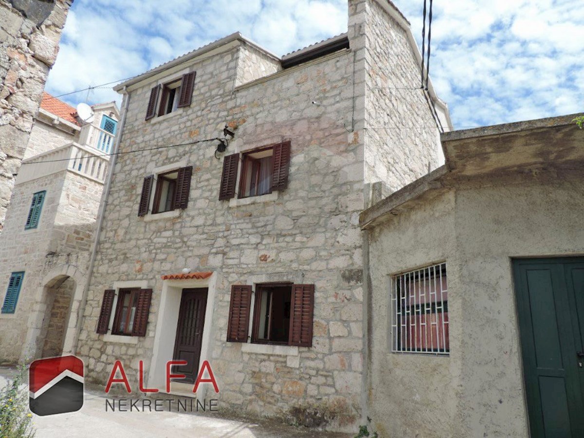 Hrvaška, otok Prvić, Šepurine, prodaja stara kamnita hiša s pogledom na morje