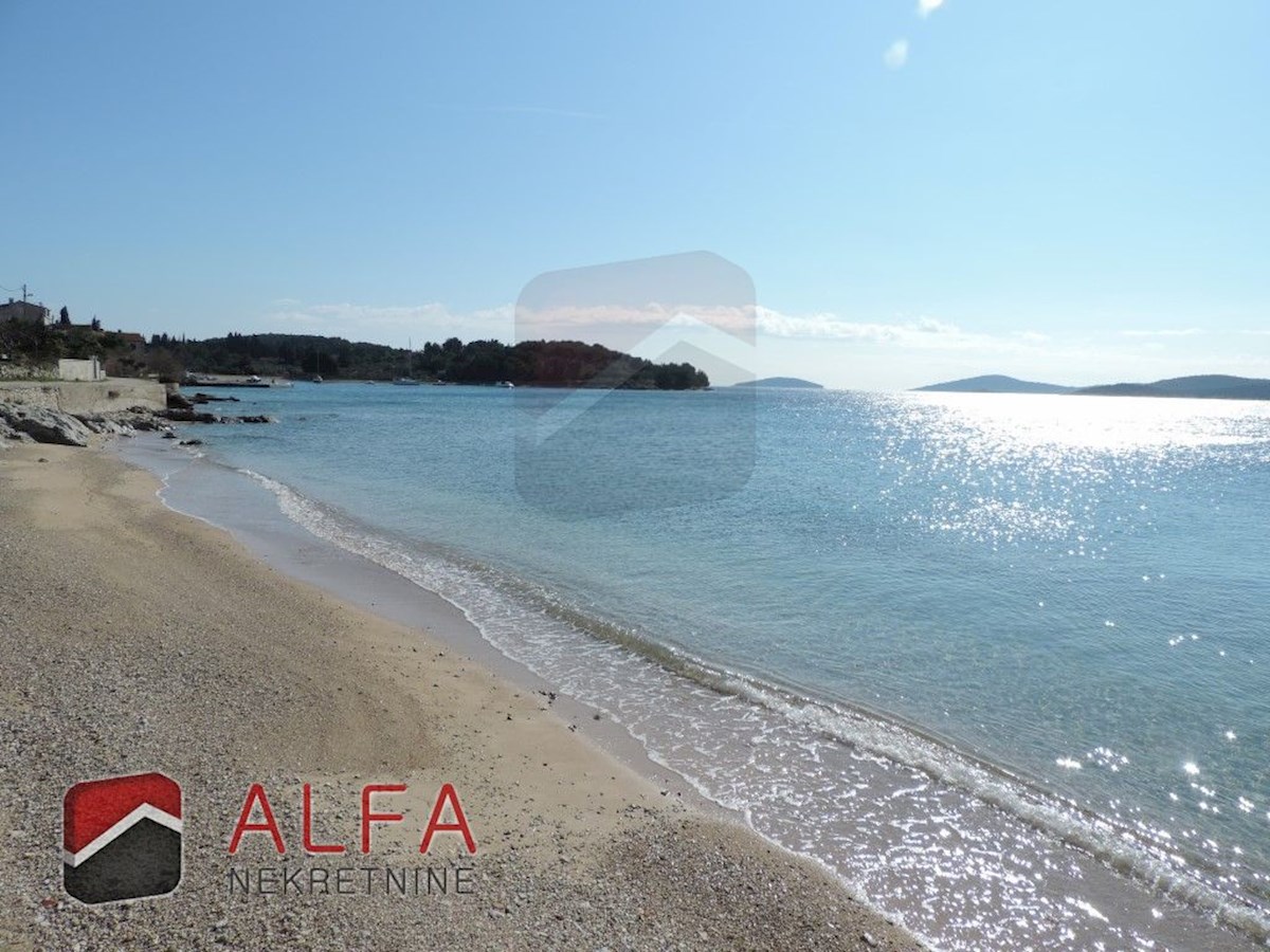 Hrvaška, otok Prvić, Šepurine, prodaja stara kamnita hiša, potrebna prenove, blizu morja, pogled na morje