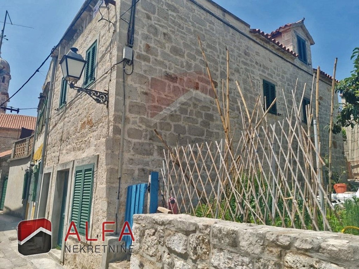 Hrvaška, otok Prvić, Šepurine, prodaja stara kamnita hiša, potrebna prenove, blizu morja, pogled na morje