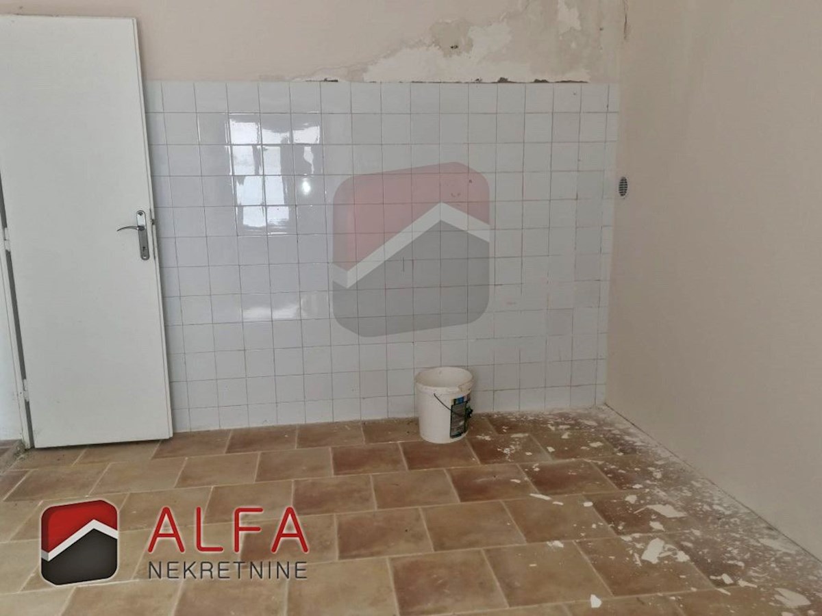 Hrvaška, otok Prvić, Šepurine, prodaja stara kamnita hiša, potrebna prenove, blizu morja, pogled na morje