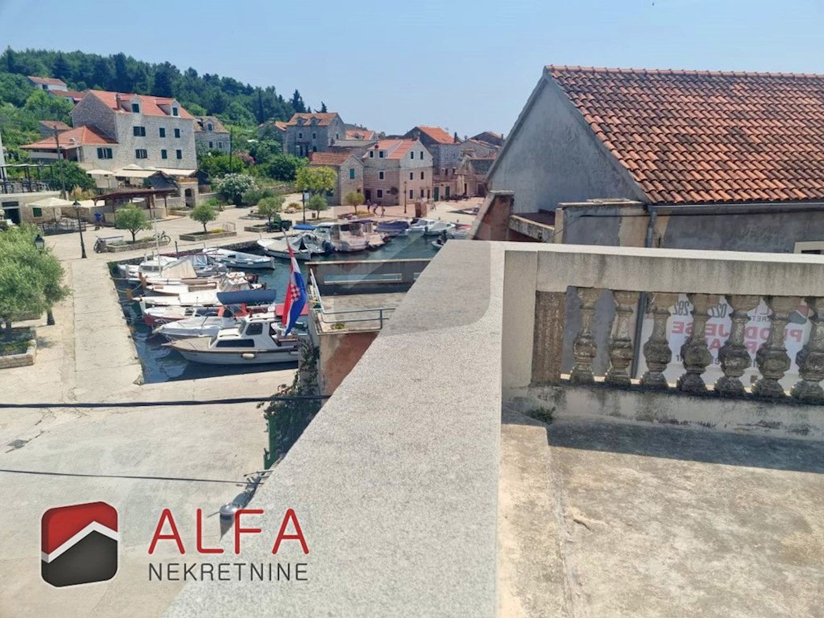 Hrvaška, otok Prvić, Šepurine, prodaja stara kamnita hiša, potrebna prenove, blizu morja, pogled na morje