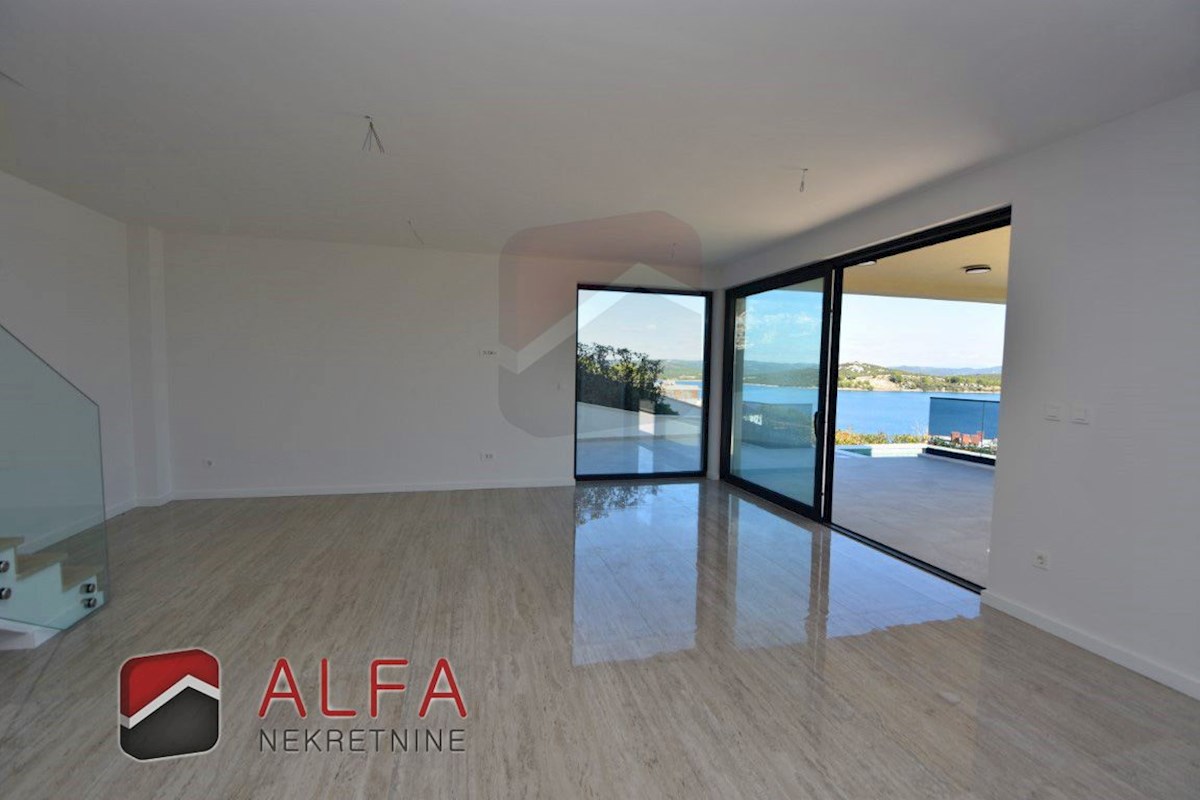 Hrvaška, otok Murter, Betina – ATRAKTIVNO – nova luksuzna družinska vila naprodaj, bazen, garaža in pogled na morje