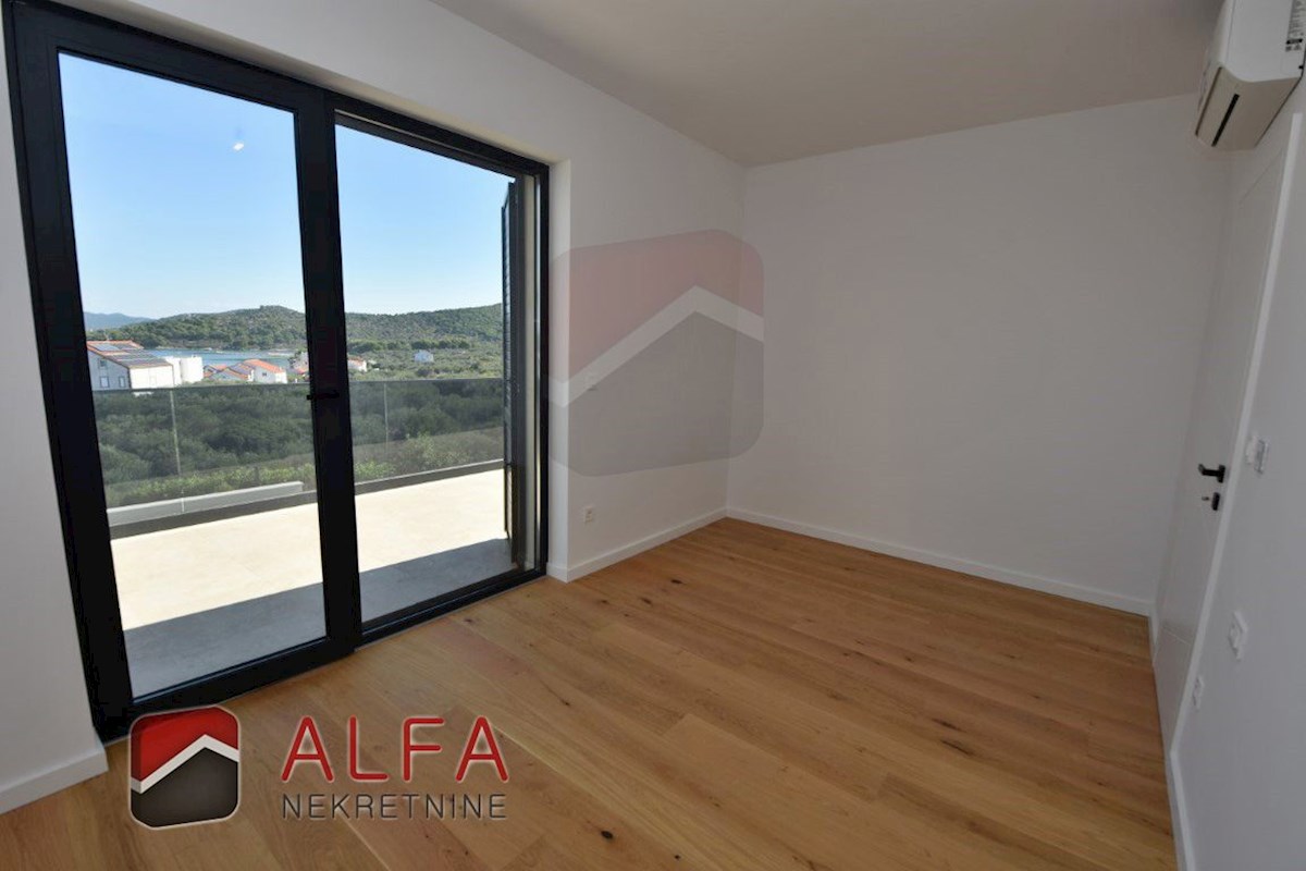 Hrvaška, otok Murter, Betina – ATRAKTIVNO – nova luksuzna družinska vila naprodaj, bazen, garaža in pogled na morje