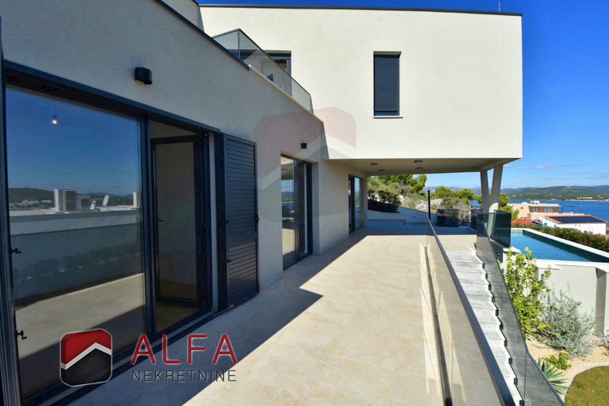 Hrvaška, otok Murter, Betina – ATRAKTIVNO – nova luksuzna družinska vila naprodaj, bazen, garaža in pogled na morje