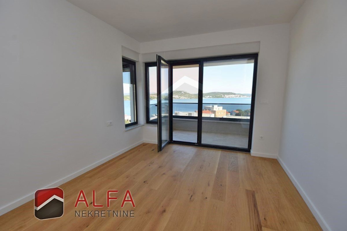 Hrvaška, otok Murter, Betina – ATRAKTIVNO – nova luksuzna družinska vila naprodaj, bazen, garaža in pogled na morje