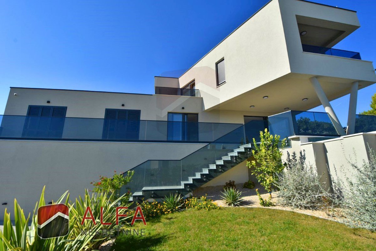 Hrvaška, otok Murter, Betina – ATRAKTIVNO – nova luksuzna družinska vila naprodaj, bazen, garaža in pogled na morje