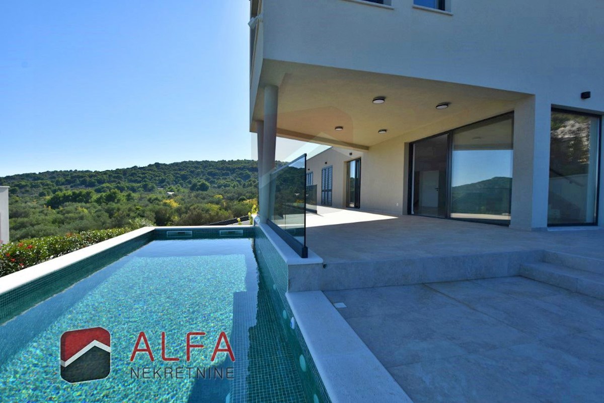 Hrvaška, otok Murter, Betina – ATRAKTIVNO – nova luksuzna družinska vila naprodaj, bazen, garaža in pogled na morje