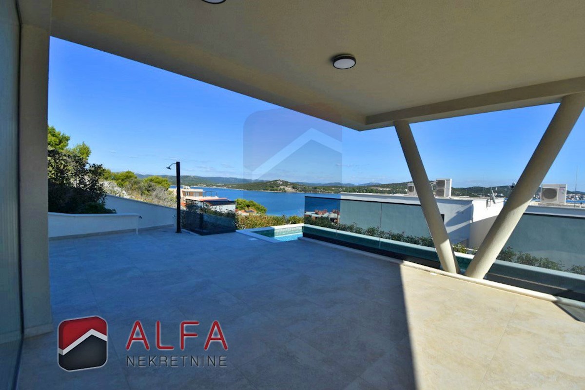 Hrvaška, otok Murter, Betina – ATRAKTIVNO – nova luksuzna družinska vila naprodaj, bazen, garaža in pogled na morje