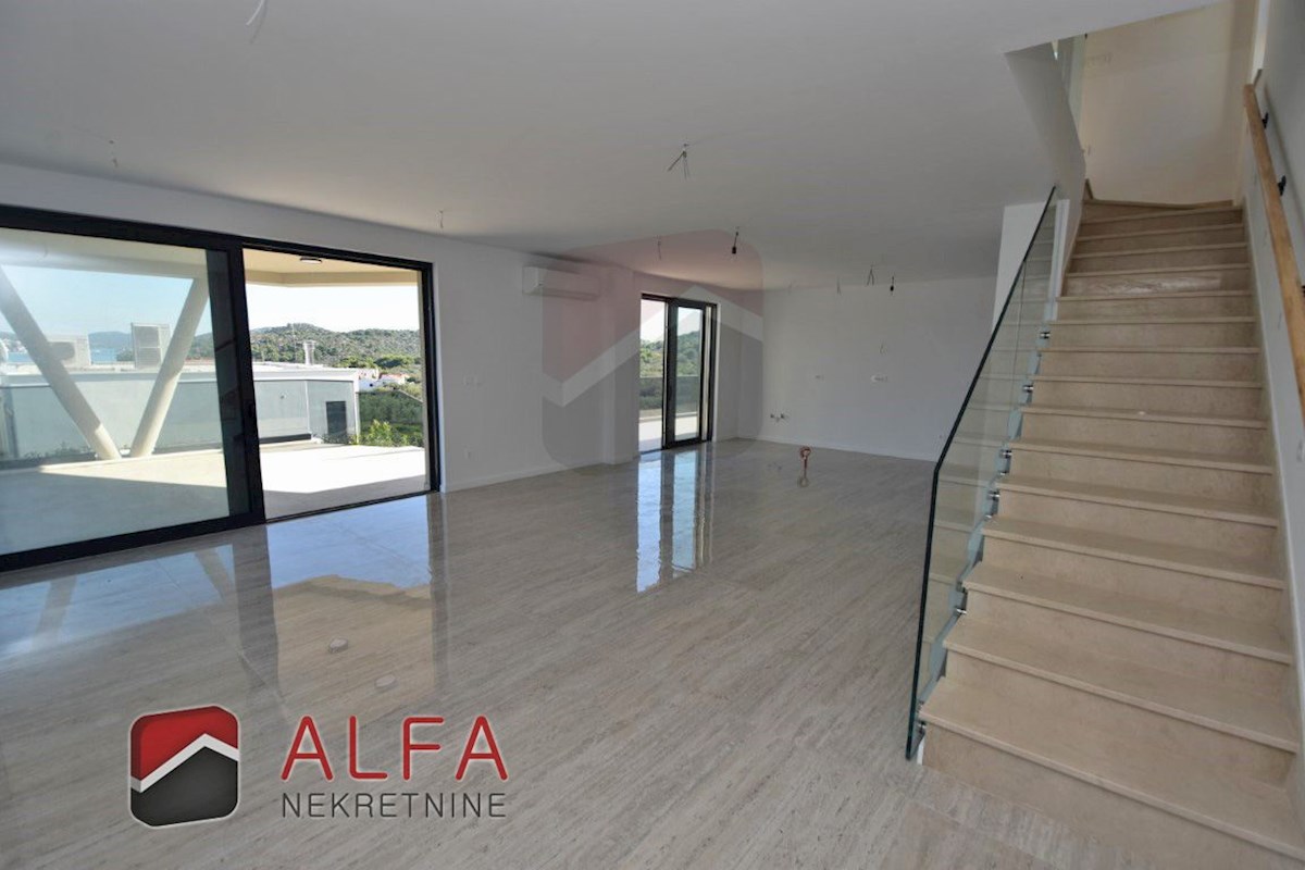 Hrvaška, otok Murter, Betina – ATRAKTIVNO – nova luksuzna družinska vila naprodaj, bazen, garaža in pogled na morje