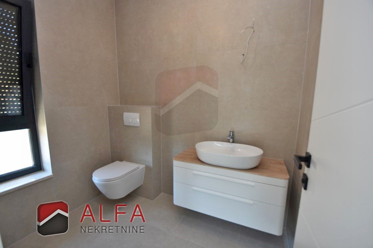 Hrvaška, otok Murter, Betina – ATRAKTIVNO – nova luksuzna družinska vila naprodaj, bazen, garaža in pogled na morje