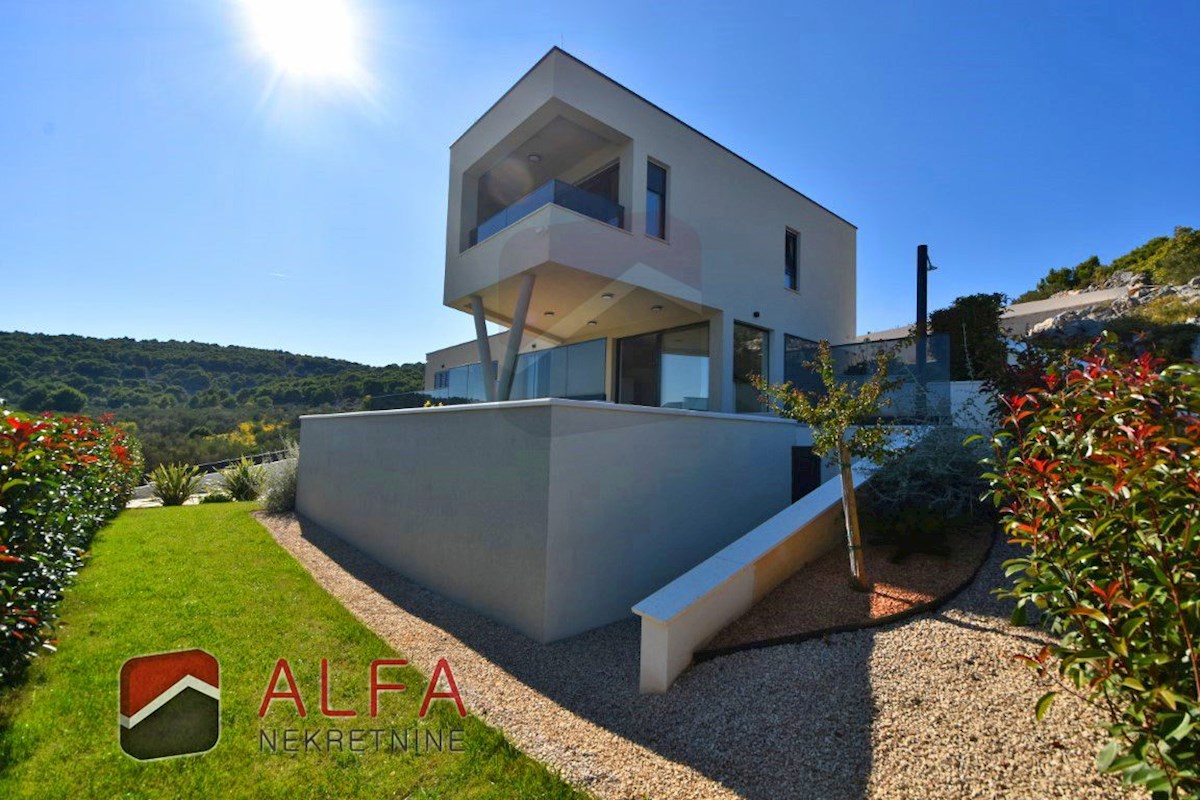 Hrvaška, otok Murter, Betina – ATRAKTIVNO – nova luksuzna družinska vila naprodaj, bazen, garaža in pogled na morje