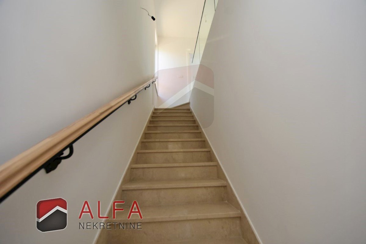 Hrvaška, otok Murter, Betina – ATRAKTIVNO – nova luksuzna družinska vila naprodaj, bazen, garaža in pogled na morje