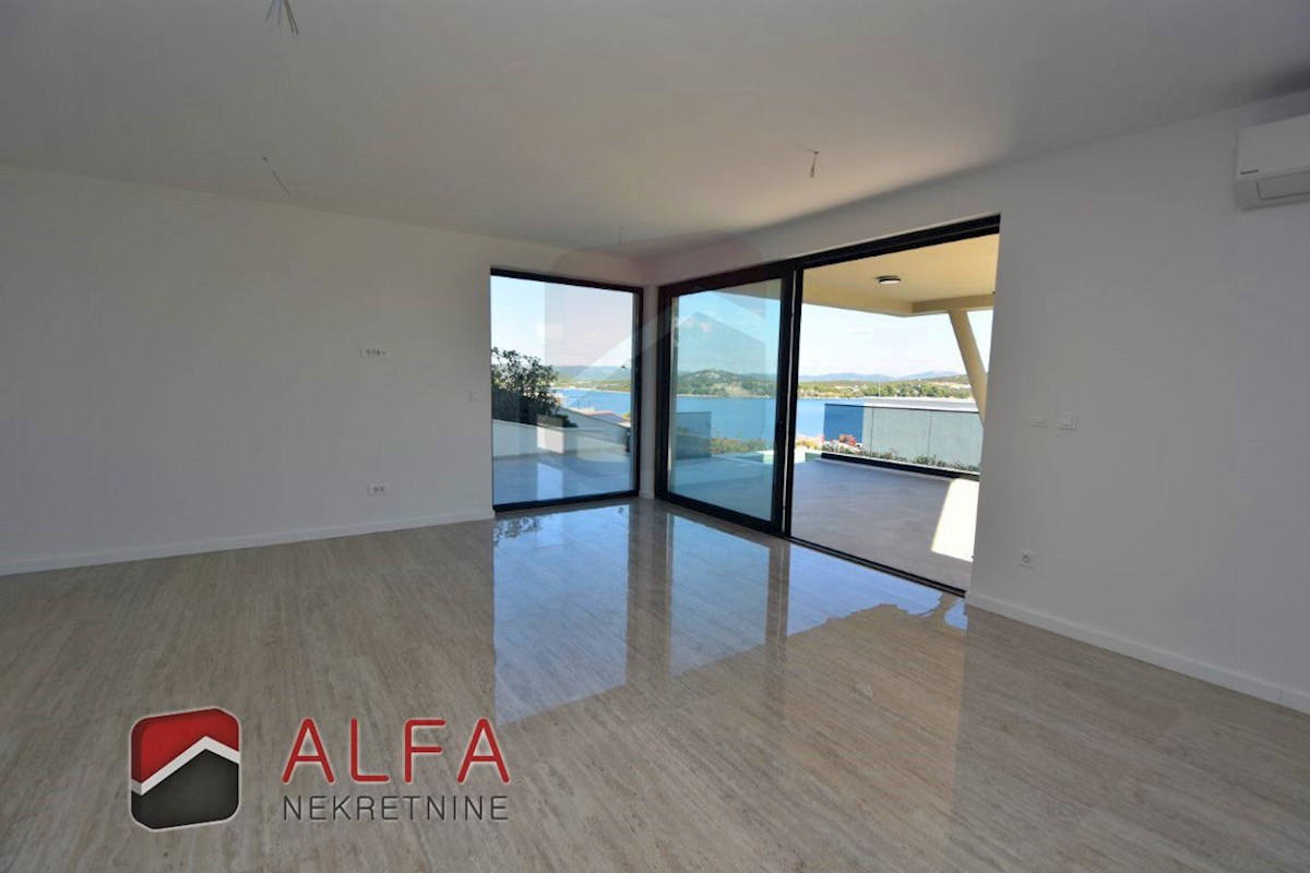 Hrvaška, otok Murter, Betina – ATRAKTIVNO – nova luksuzna družinska vila naprodaj, bazen, garaža in pogled na morje