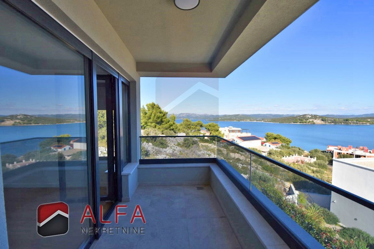 Hrvaška, otok Murter, Betina – ATRAKTIVNO – nova luksuzna družinska vila naprodaj, bazen, garaža in pogled na morje