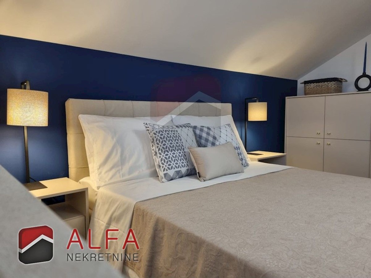 Hrvaška, Vodice, prodaja čudovito opremljeno dvosobno stanovanje v bližini morja