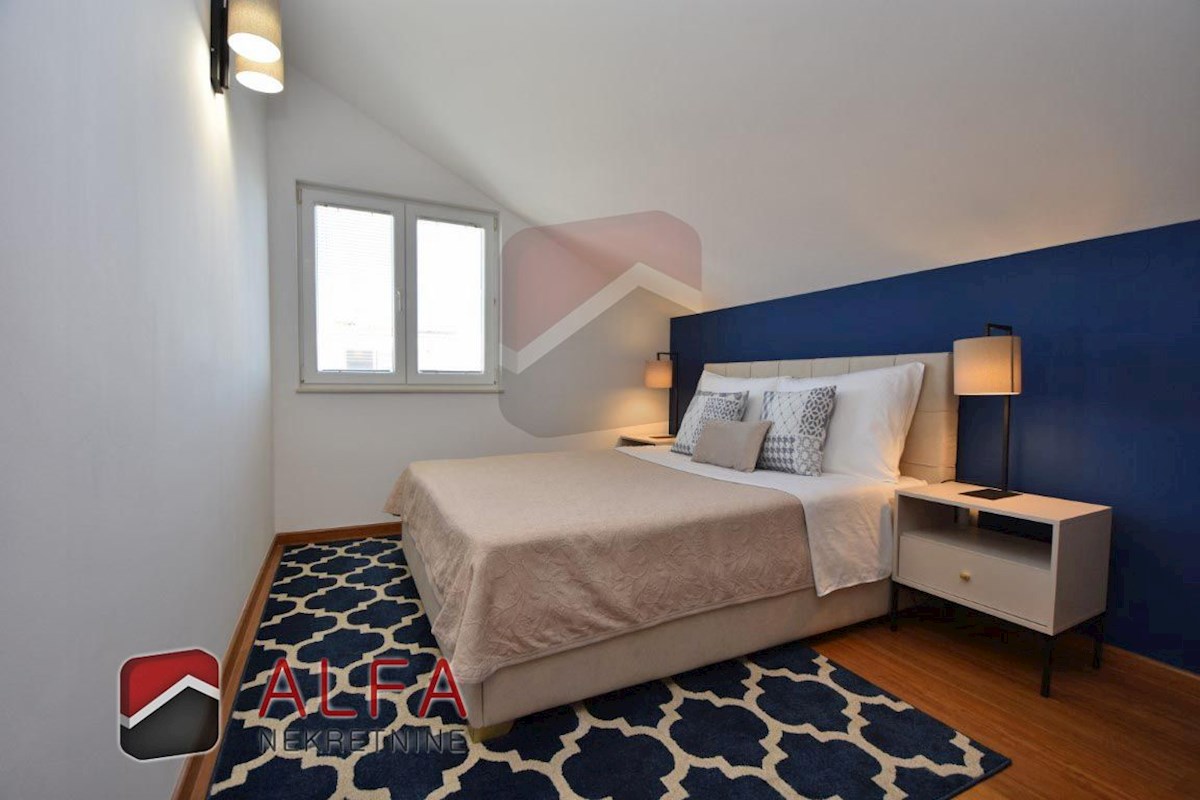 Hrvaška, Vodice, prodaja čudovito opremljeno dvosobno stanovanje v bližini morja