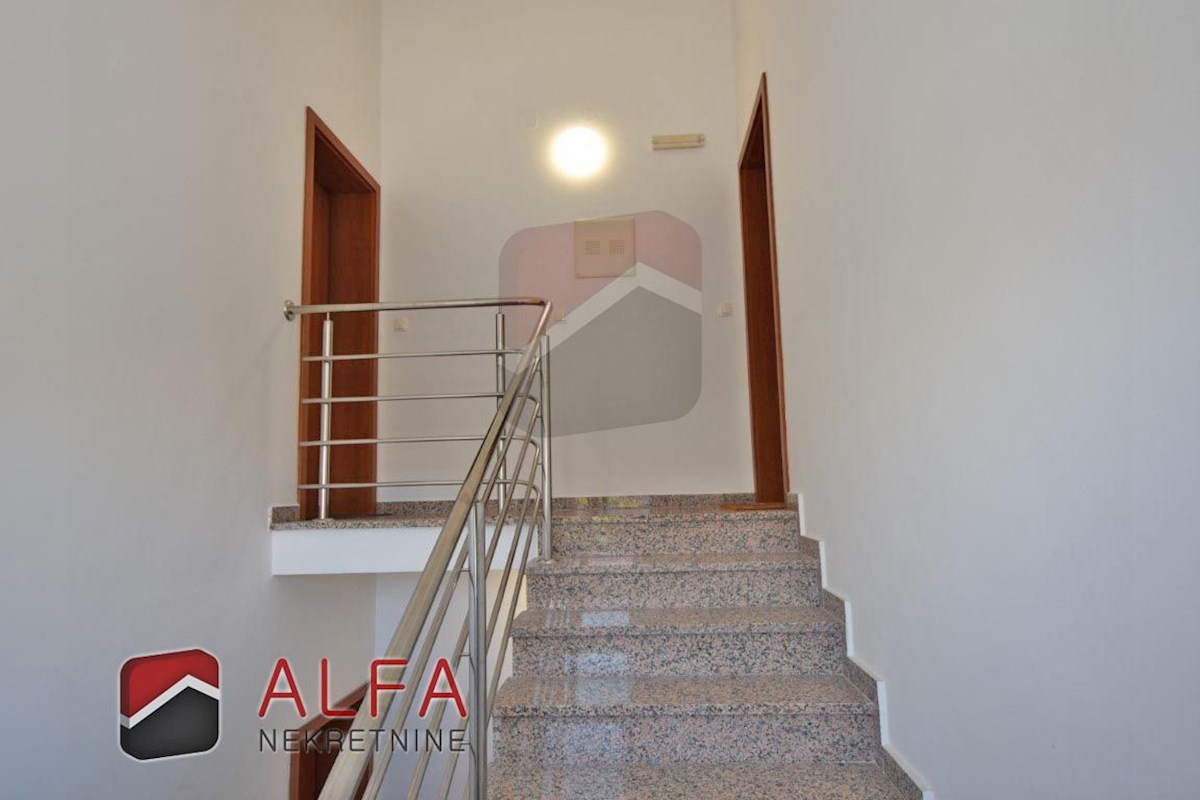 Hrvaška, Vodice, prodaja čudovito opremljeno dvosobno stanovanje v bližini morja