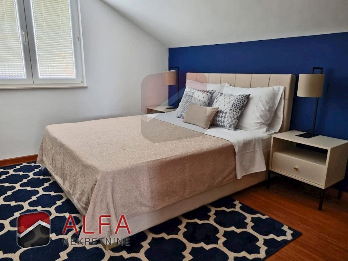 Hrvaška, Vodice, prodaja čudovito opremljeno dvosobno stanovanje v bližini morja