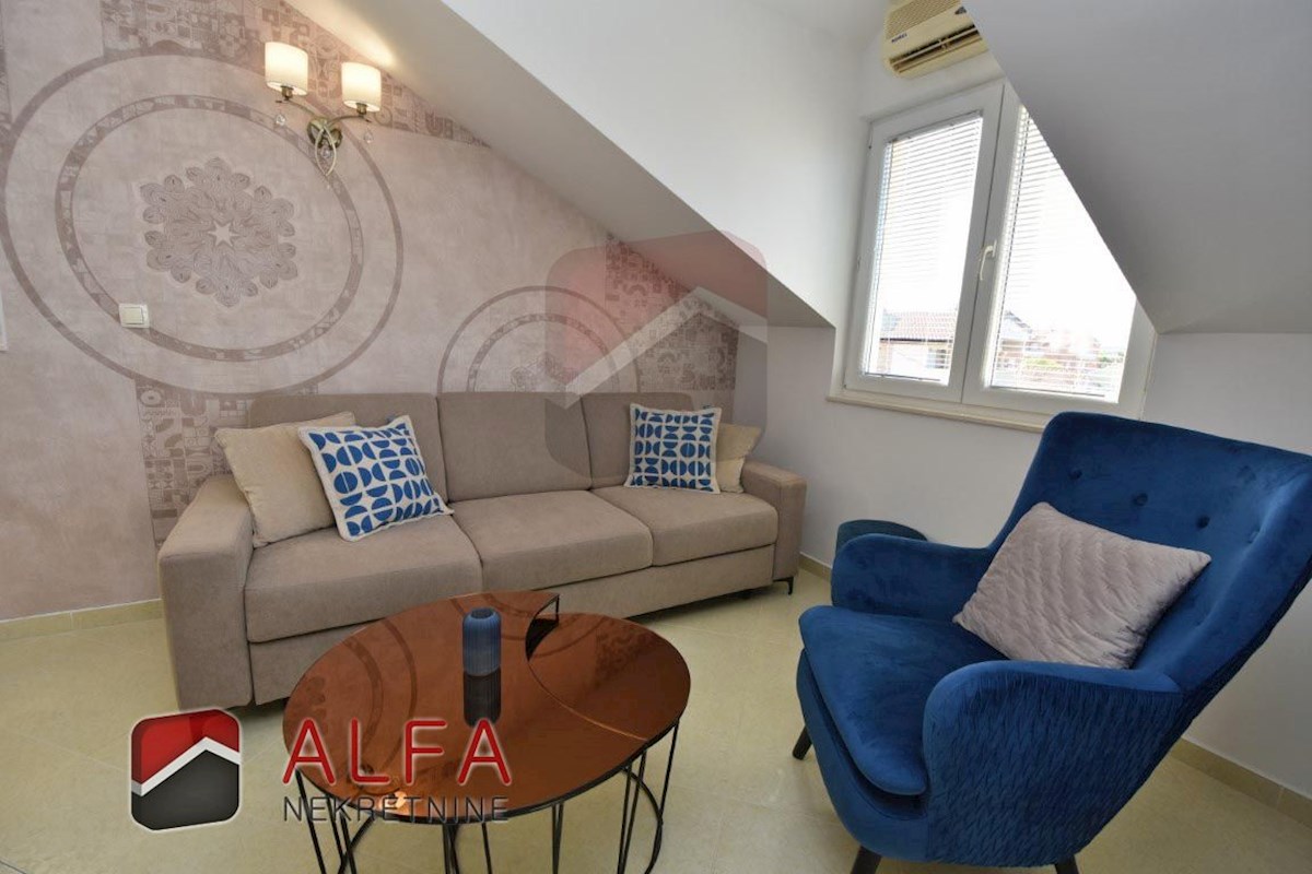 Hrvaška, Vodice, prodaja čudovito opremljeno dvosobno stanovanje v bližini morja