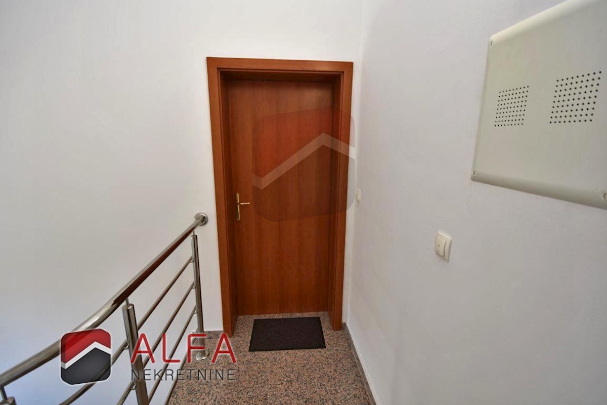 Hrvaška, Vodice, prodaja čudovito opremljeno dvosobno stanovanje v bližini morja