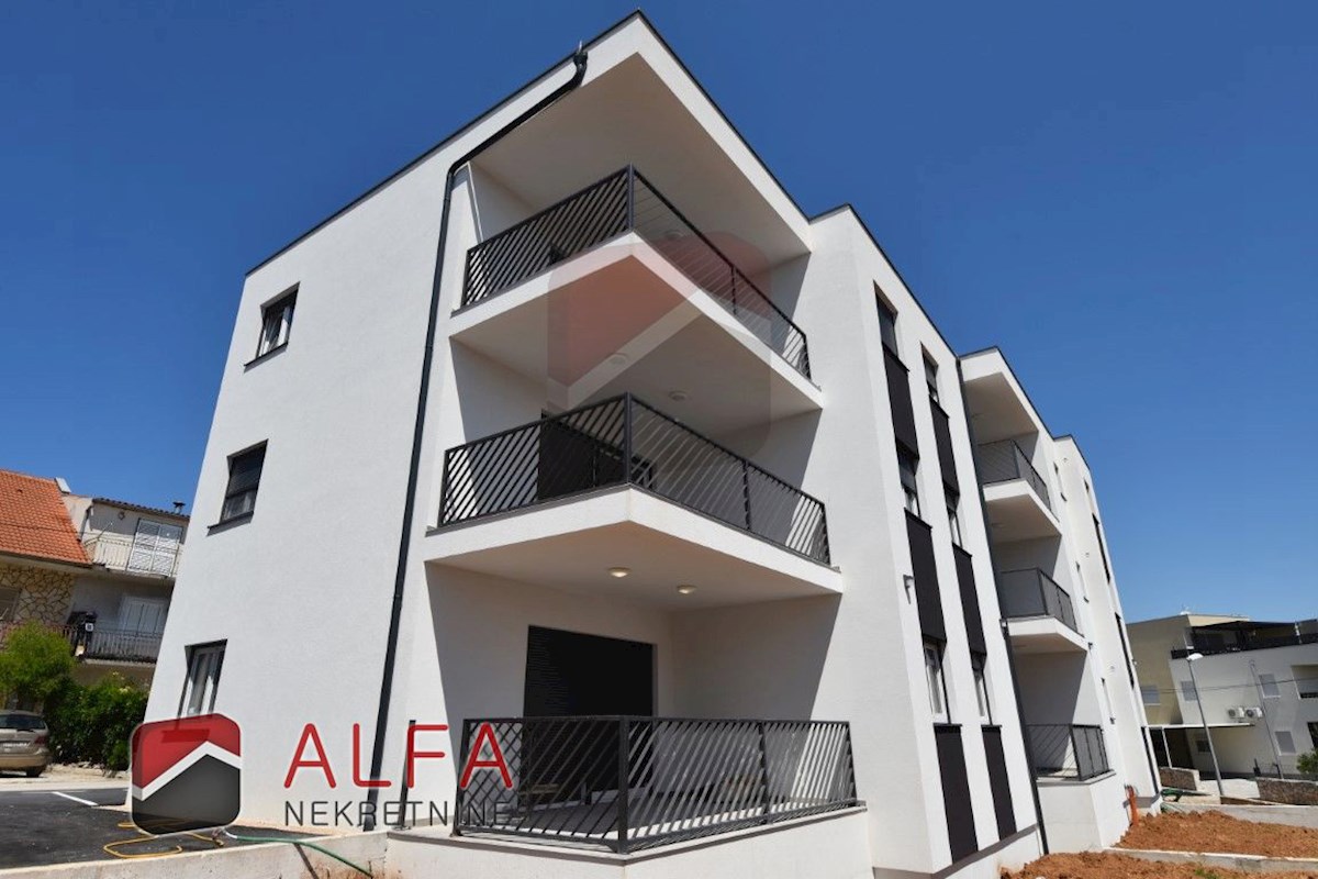 Hrvaška, Vodice, prodamo nov komforten trisobni apartma, prvo nadstropje ​