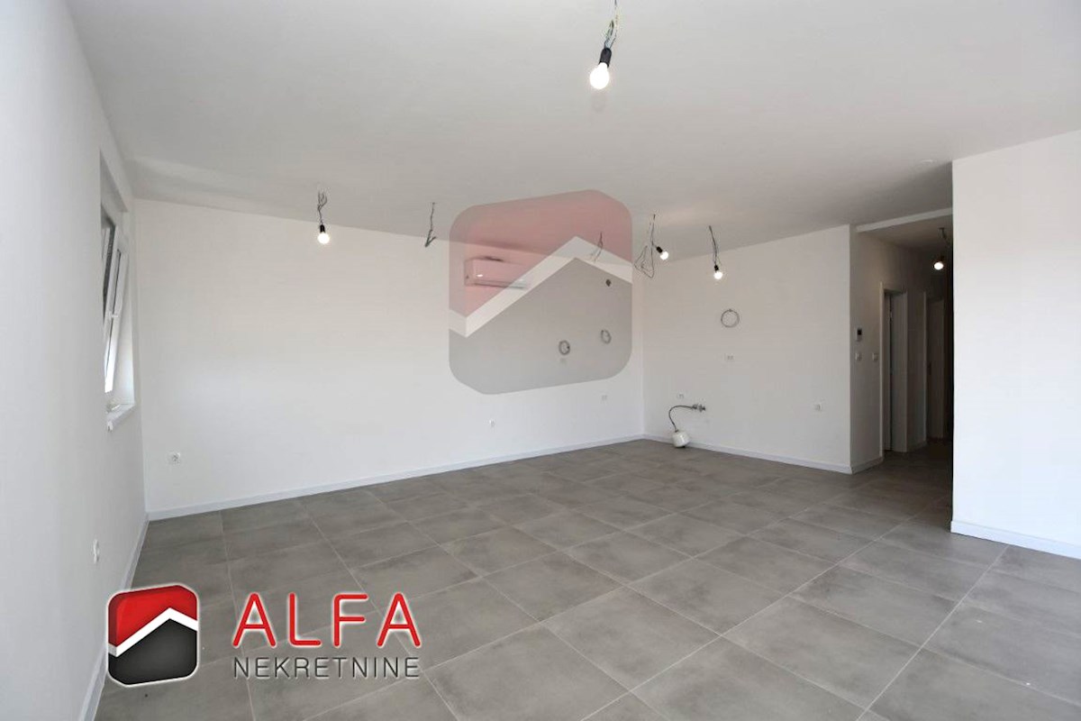 Hrvaška, Vodice, prodamo nov komforten trisobni apartma, prvo nadstropje ​