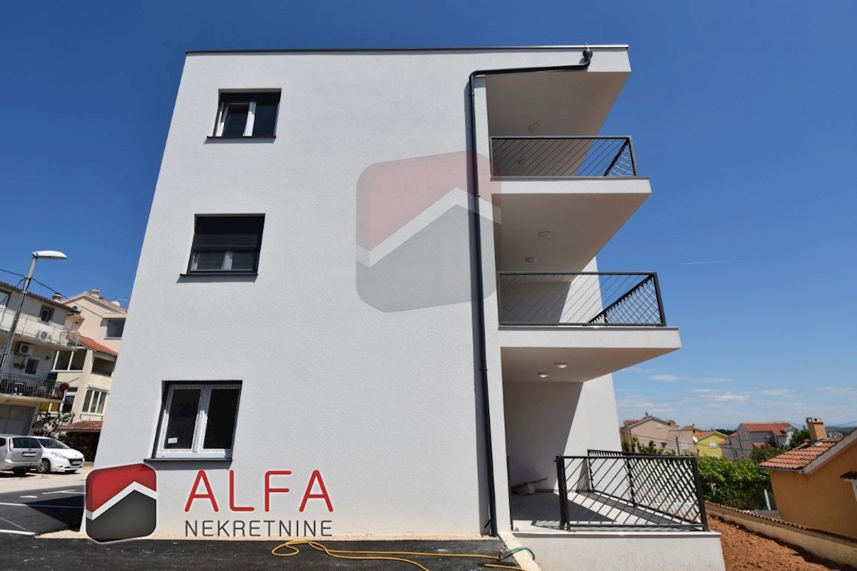 Hrvaška, Vodice, prodamo nov komforten trisobni apartma, prvo nadstropje ​