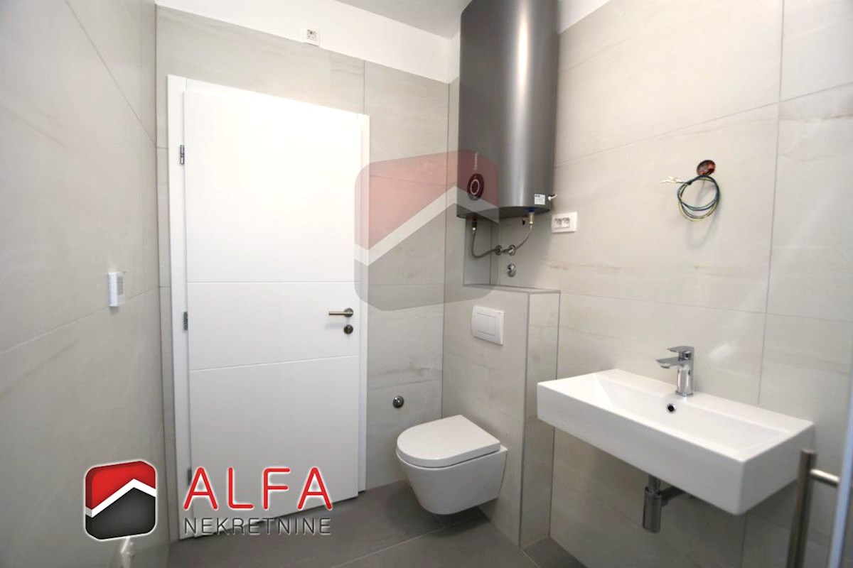 Hrvaška, Vodice, prodamo nov komforten trisobni apartma, prvo nadstropje ​