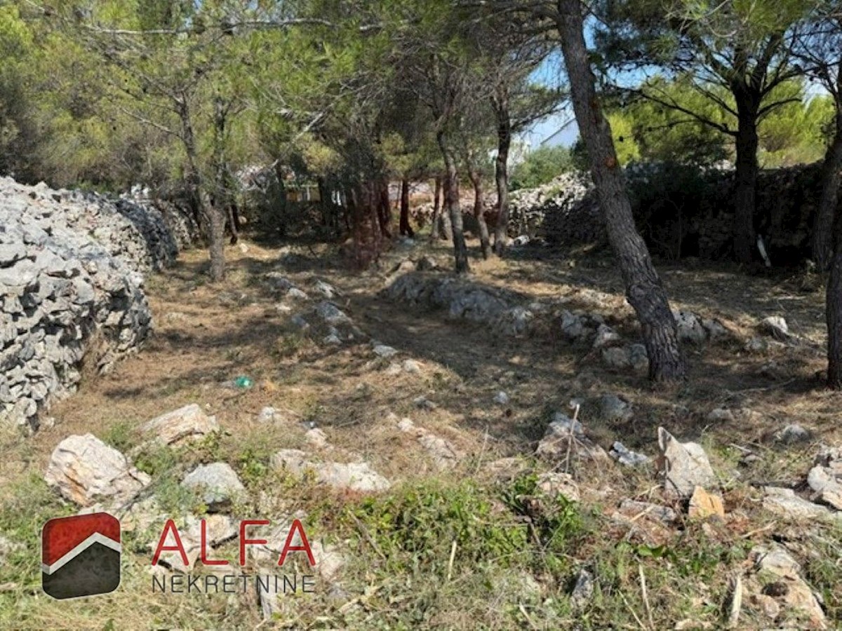 Hrvaška, Vodice, prodamo gradbeno zemljišče s projektom za 9 apartmajev