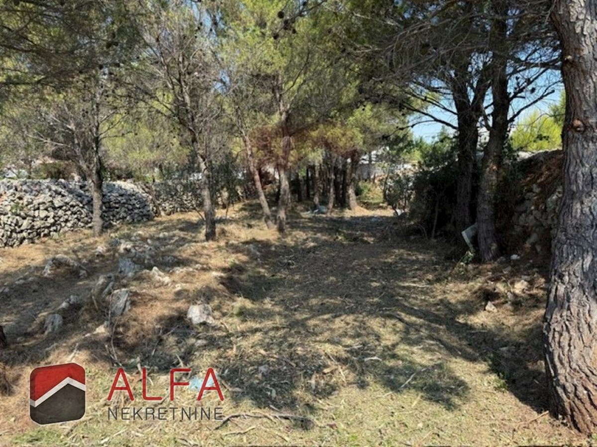 Hrvaška, Vodice, prodamo gradbeno zemljišče s projektom za 9 apartmajev