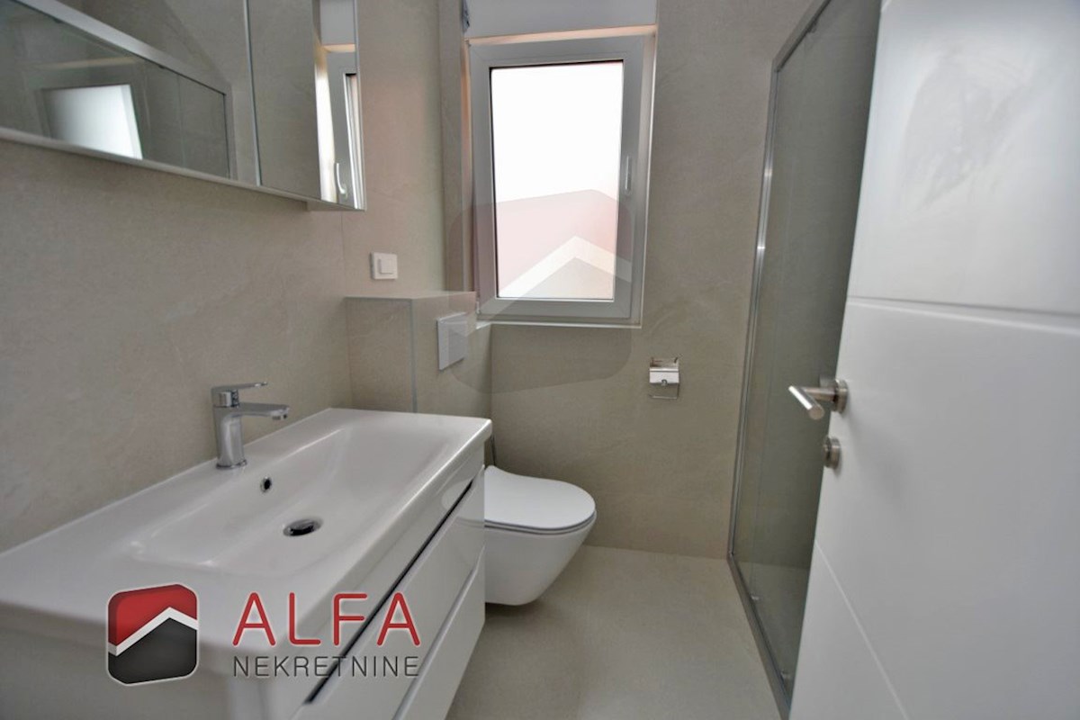 Hrvaška, Vodice, novogradnja, prodamo udobno stanovanje v prvem nadstropju + strešna terasa