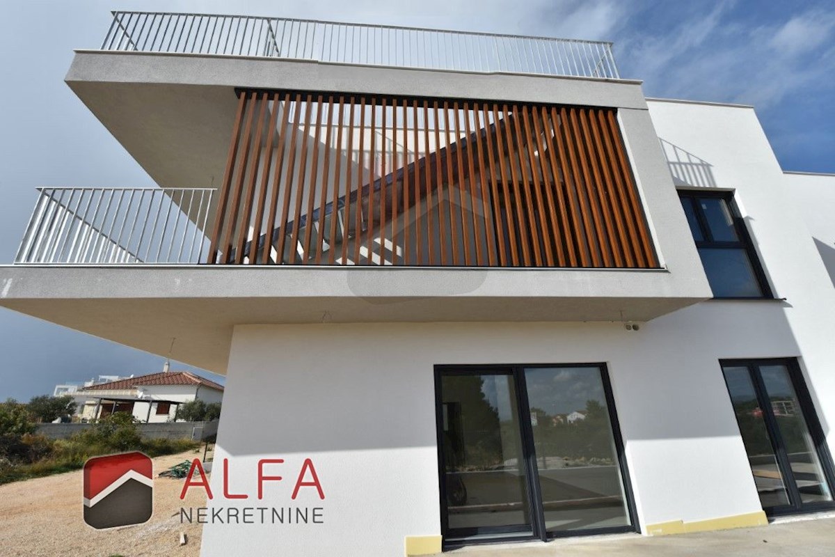 Hrvaška, Vodice, novogradnja, prodamo udobno stanovanje v prvem nadstropju + strešna terasa