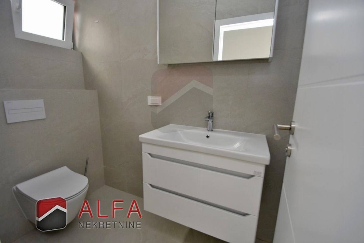 Hrvaška, Vodice, novogradnja, prodamo udobno stanovanje v prvem nadstropju + strešna terasa