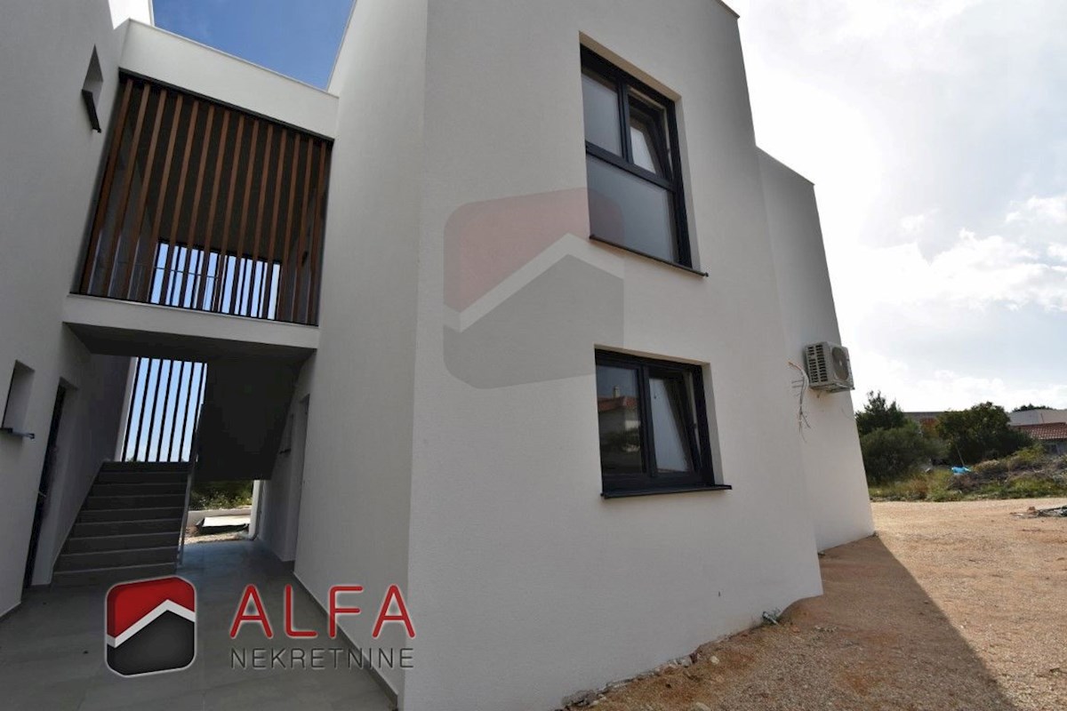 Hrvaška, Vodice, novogradnja, prodamo udobno stanovanje v prvem nadstropju + strešna terasa