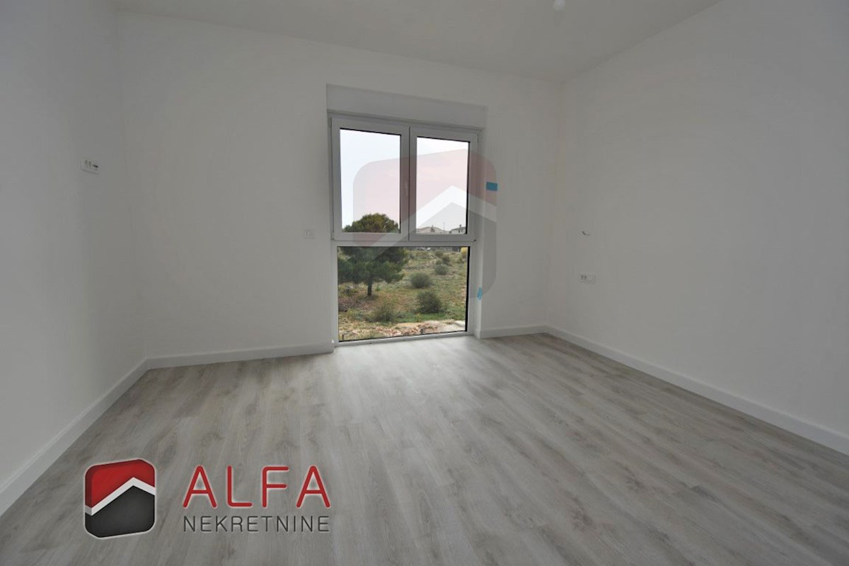 Hrvaška, Vodice, novogradnja, prodamo udobno stanovanje v prvem nadstropju + strešna terasa