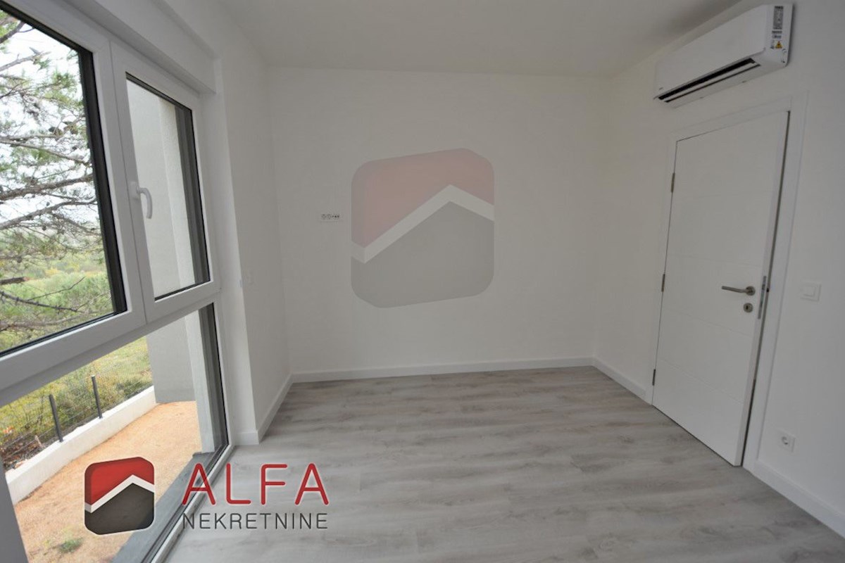 Hrvaška, Vodice, novogradnja, prodamo udobno stanovanje v prvem nadstropju + strešna terasa