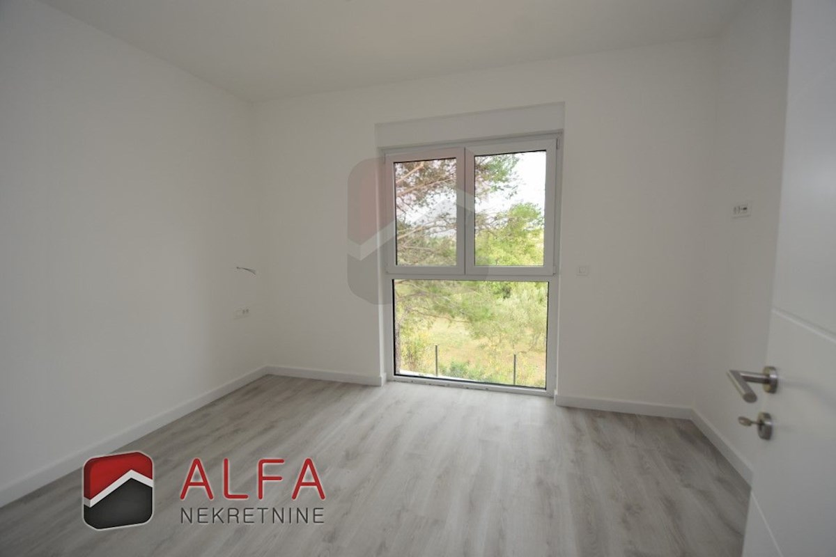 Hrvaška, Vodice, novogradnja, prodamo udobno stanovanje v prvem nadstropju + strešna terasa